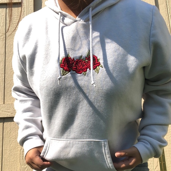 White Hoodie With Red Roses - Picture 4 of 6